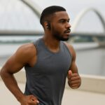 Fone de Ouvido Bluetooth 5.4, IPX5 à Prova D'Água, 45h de Bateria, Com Microfone Embutido. Design Esportivo Ergonômico Ideal Para Esportes Corridas Atividades Físicas Videogame IPhone Android Premium - Imagem 3